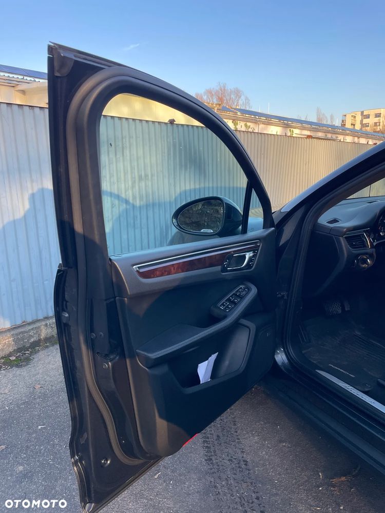 Porsche Macan - 24
