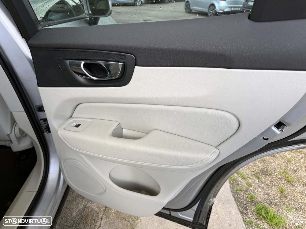 Volvo XC 60 2.0 D4 Momentum Plus Geartronic - 27