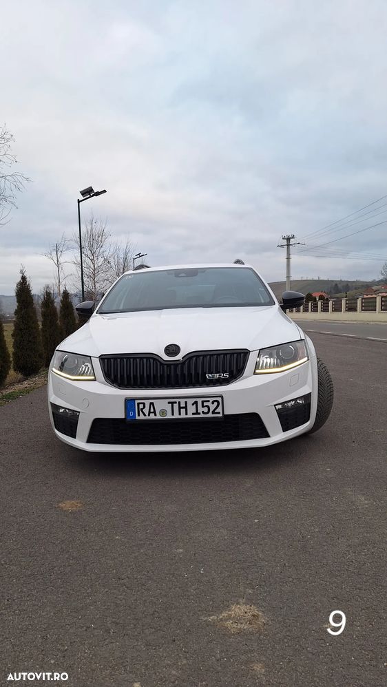 Skoda Octavia Combi 2.0 TDI DSG RS - 2