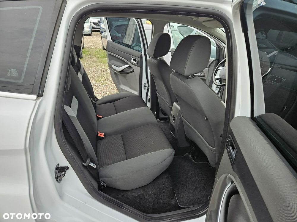 Ford Kuga - 11