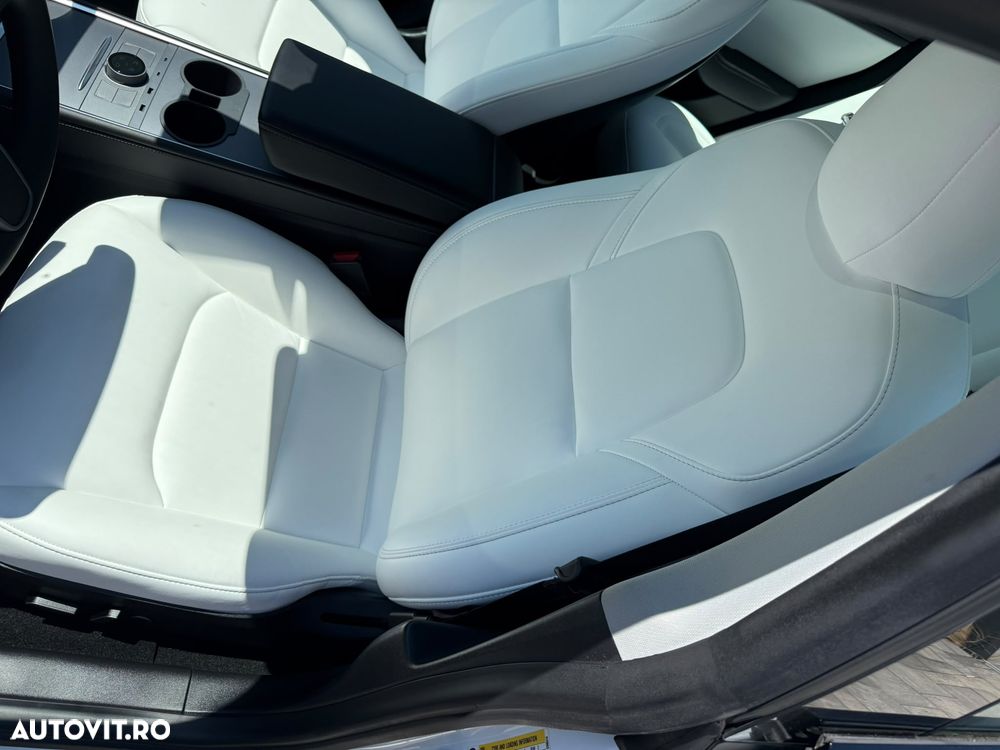 Tesla Model 3 - 9