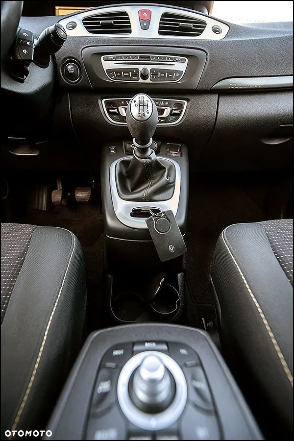 Renault Grand Scenic - 25