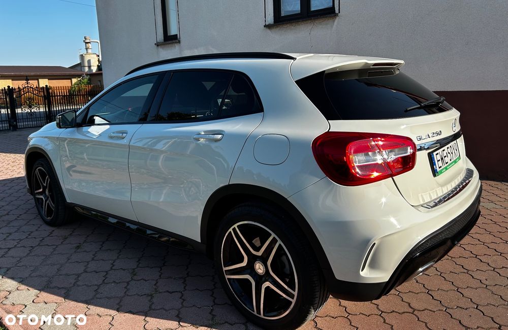 Mercedes-Benz GLA - 2