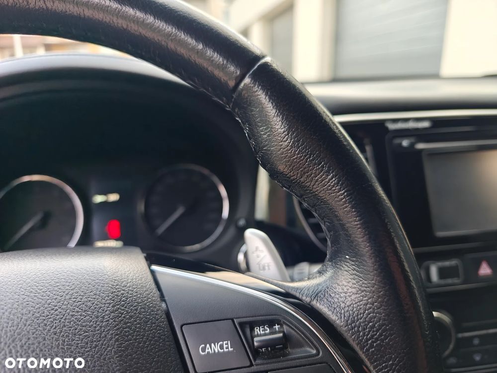 Mitsubishi Outlander 2.0 Intense + 4WD CVT - 10
