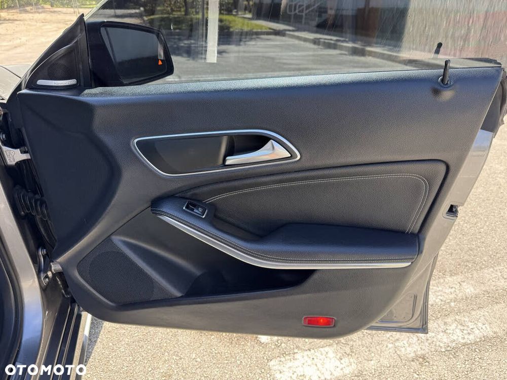 Mercedes-Benz CLA 250 4-Matic - 17