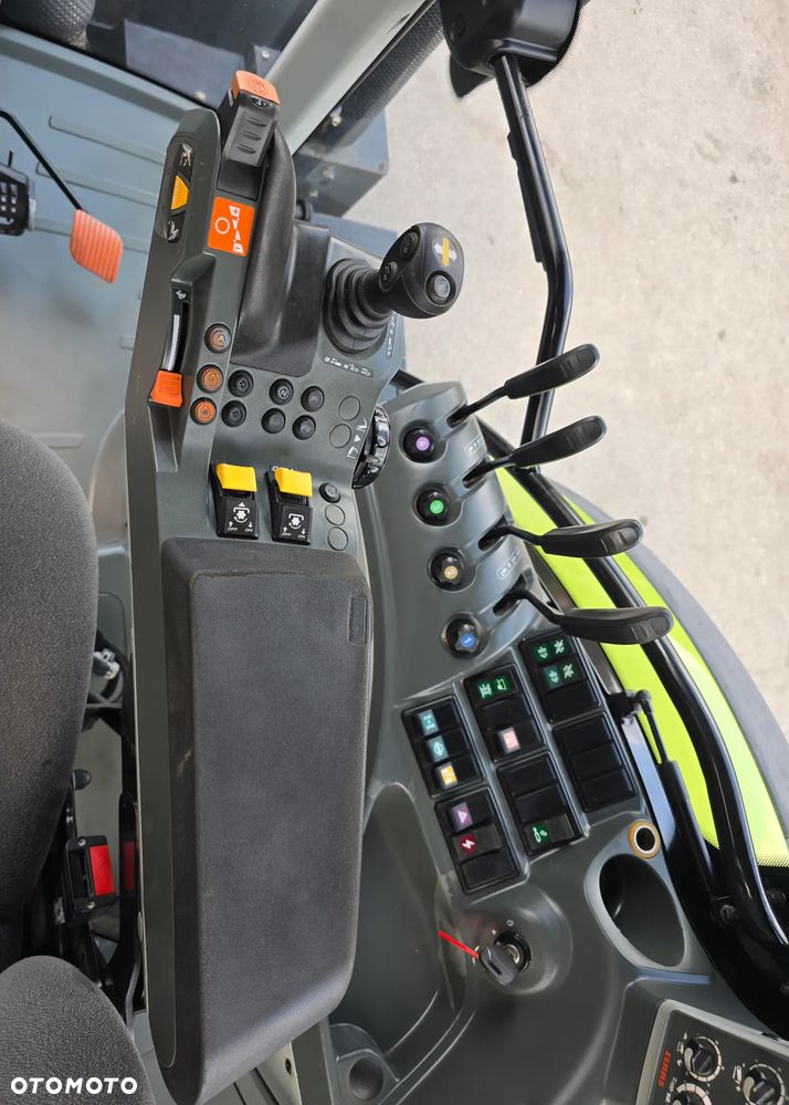 Claas Arion 640 CIS - 8