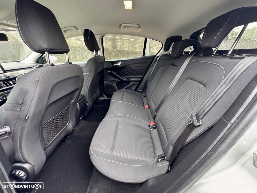 Ford Focus 1.0 EcoBoost Titanium - 27