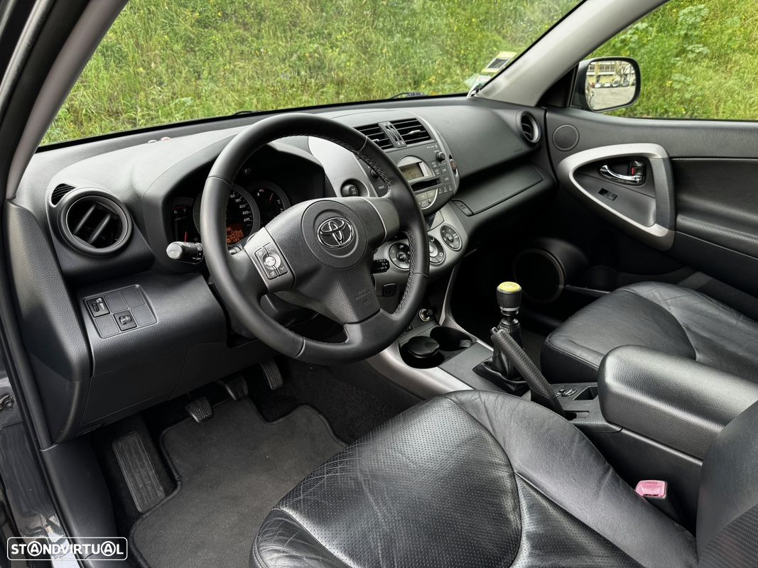 Toyota RAV4 2.2 D-4D X RF - 18