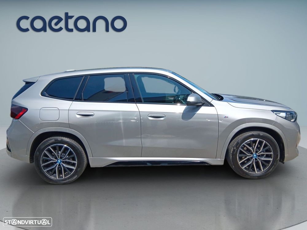 BMW iX1 eDrive20 Pack Desportivo M - 9