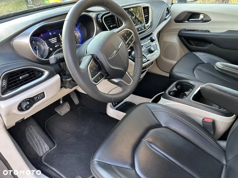 Chrysler Pacifica - 5