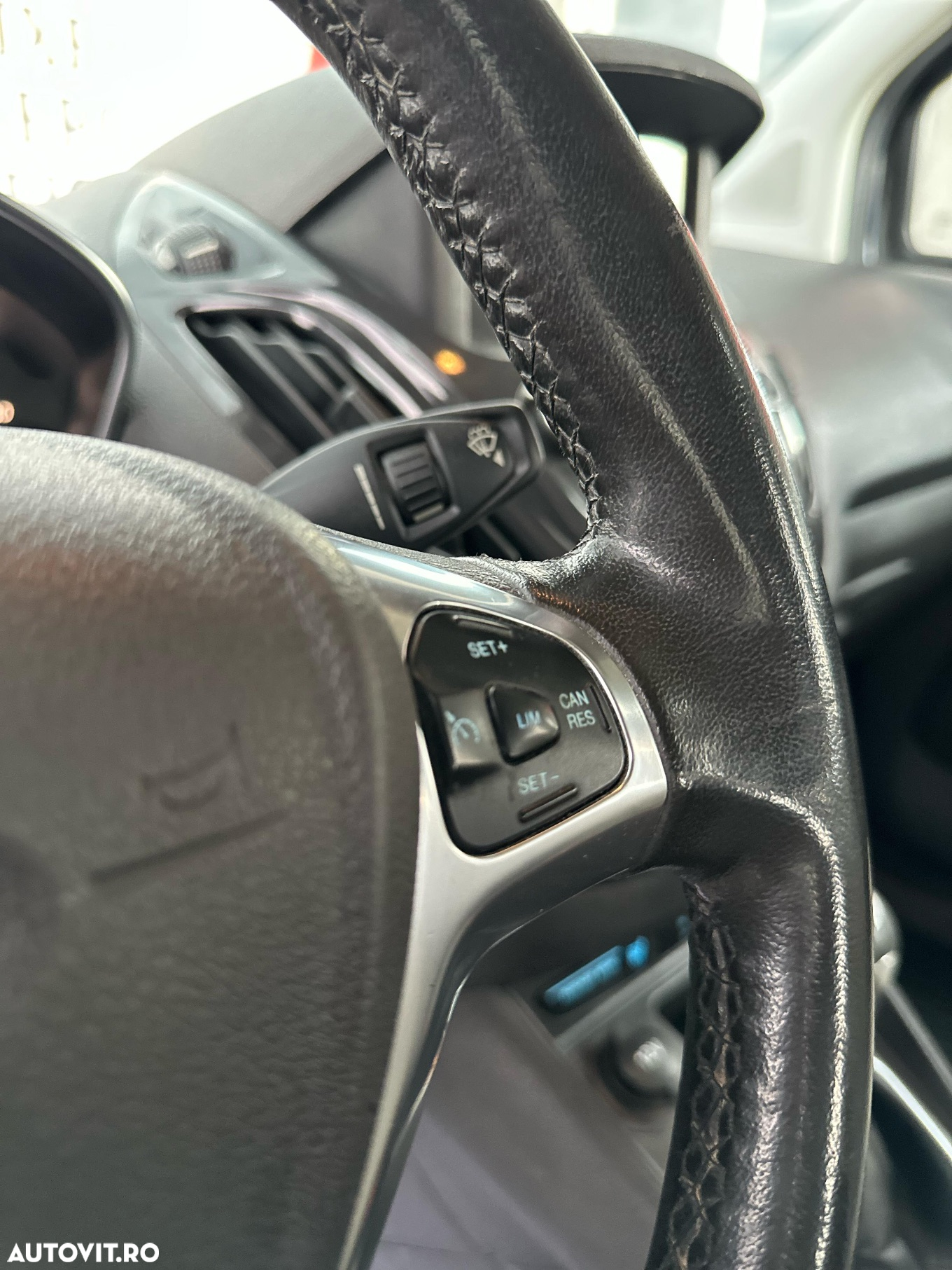 Ford Tourneo Courier - 22