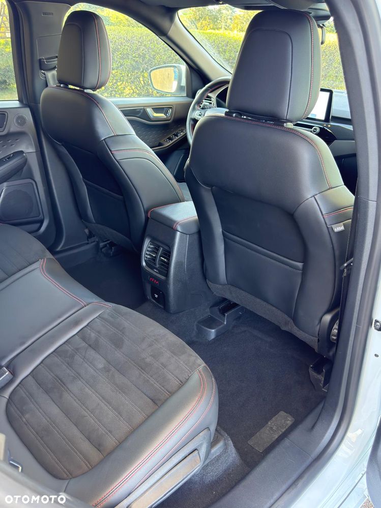 Ford Kuga 2.5P PHEV FWD ST-Line X - 19