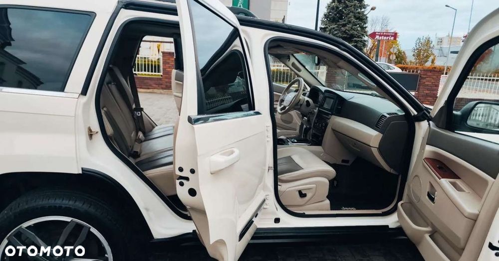 Jeep Grand Cherokee - 30