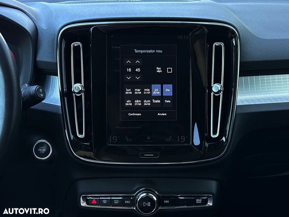 Volvo XC 40 D4 AWD Momentum Pro - 30