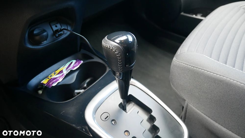 Toyota Yaris Hybrid 100 Selection Platinum - 27