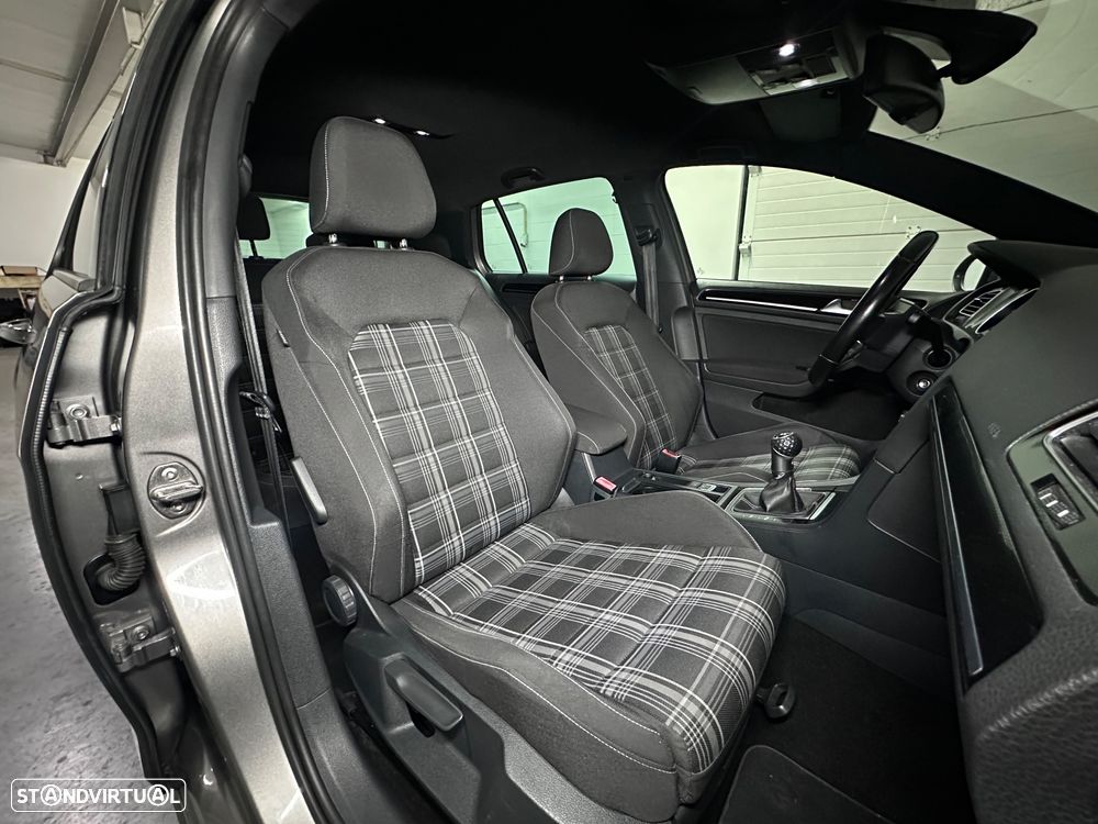 VW Golf GTD (BlueMotion ) - 12