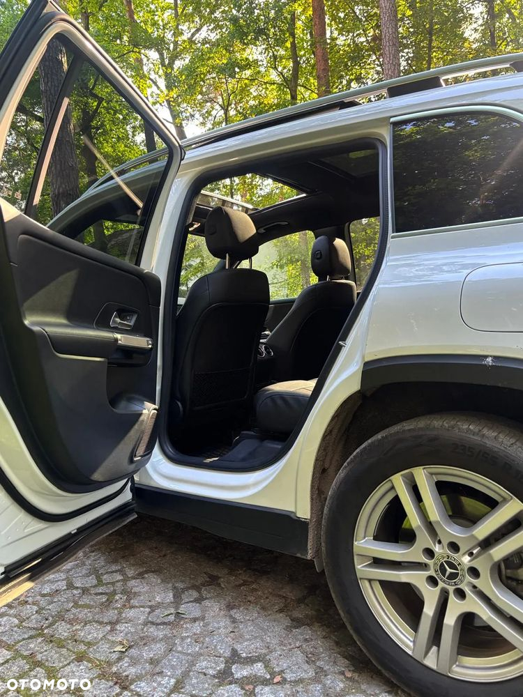 Mercedes-Benz GLB 250 4-Matic 8G-DCT - 11