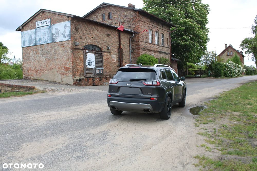 Jeep Cherokee - 22