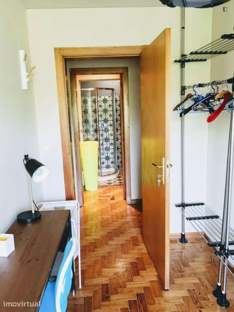 Quarto - localizado em Sé de Braga e São Lázaro Braga - Grande imagem: 5/10