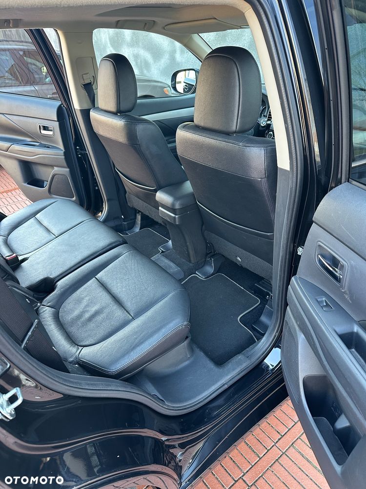 Mitsubishi Outlander - 12