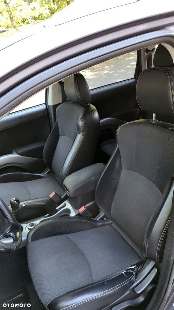 Mitsubishi Outlander - 10