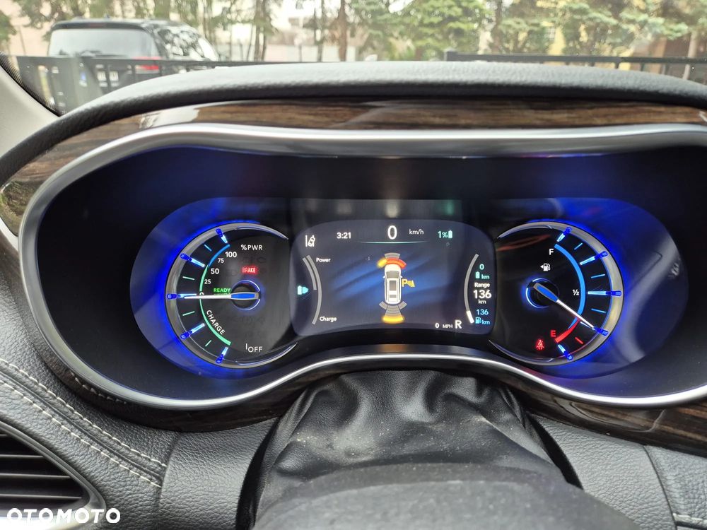 Chrysler Pacifica - 2