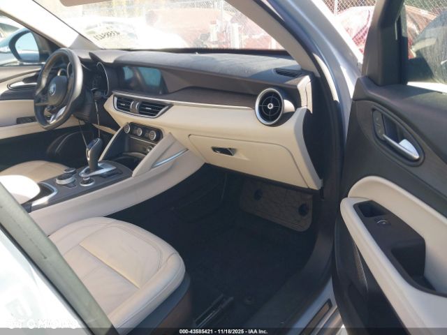 Alfa Romeo Stelvio - 11