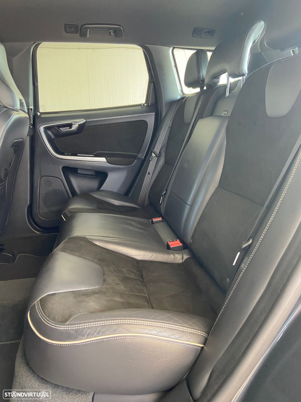 Volvo XC 60 2.0 D4 R-Design Momentum Geartronic - 28