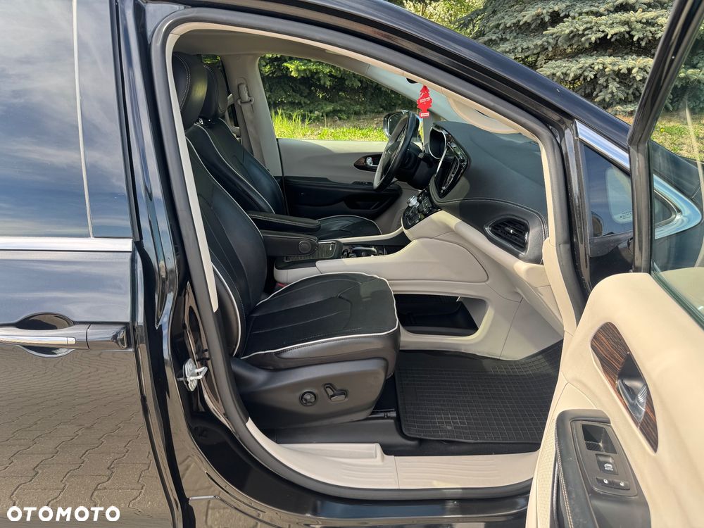 Chrysler Pacifica - 35