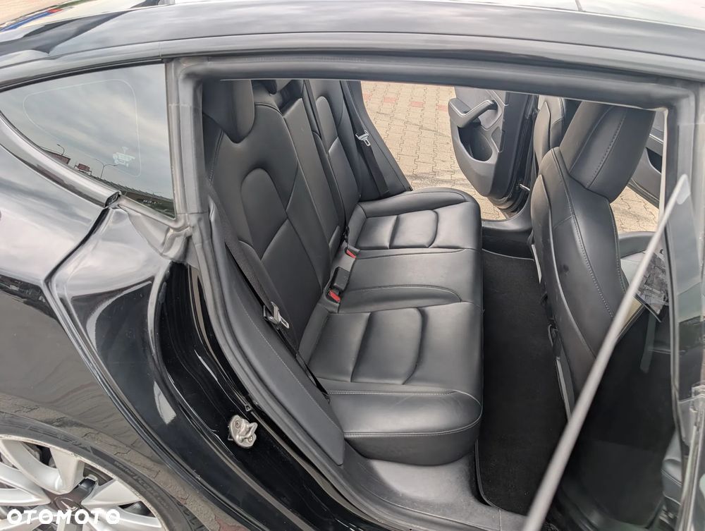 Tesla Model 3 - 10