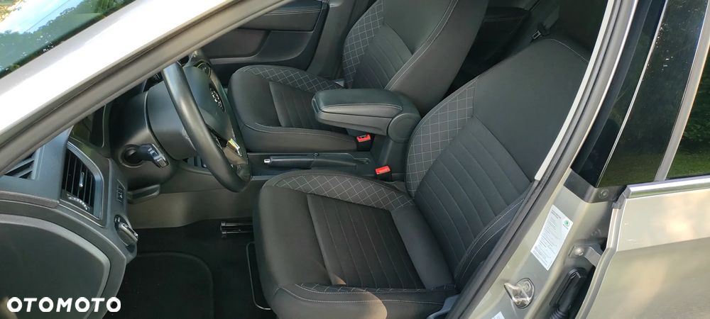 Skoda RAPID 1.4 TDI DSG Style - 6