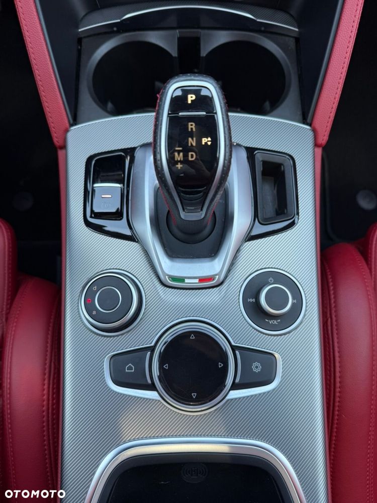 Alfa Romeo Stelvio 2.0 Turbo Veloce Q4 - 25
