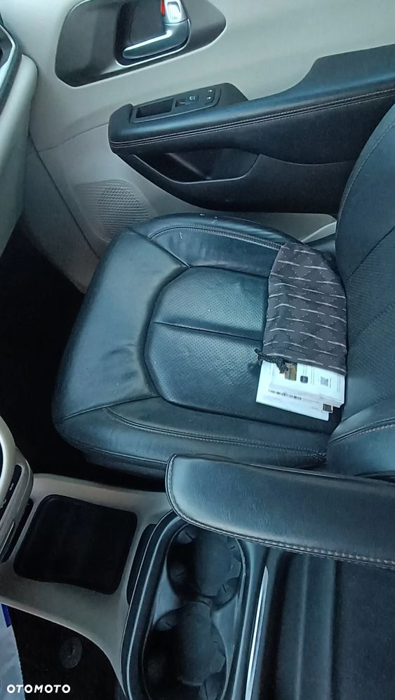 Chrysler Pacifica - 25