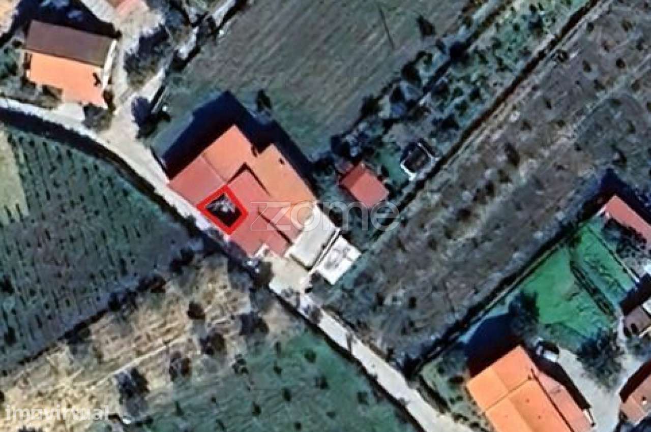Vende-se casa em ruína localizada na Rua do Grichão, na aldeia de P... - Grande imagem: 4/5