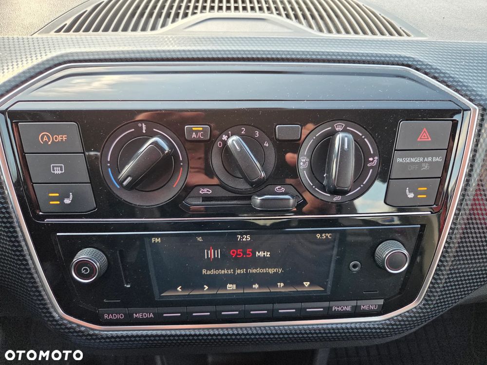 Volkswagen up! street - 16