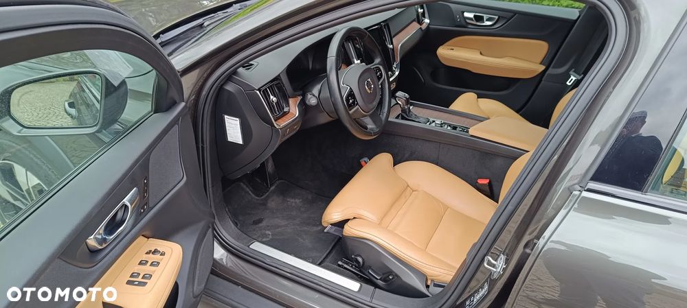 Volvo V60 Cross Country - 9