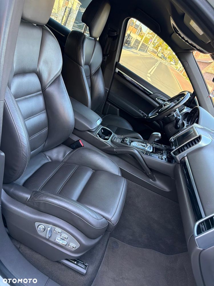 Porsche Cayenne - 22