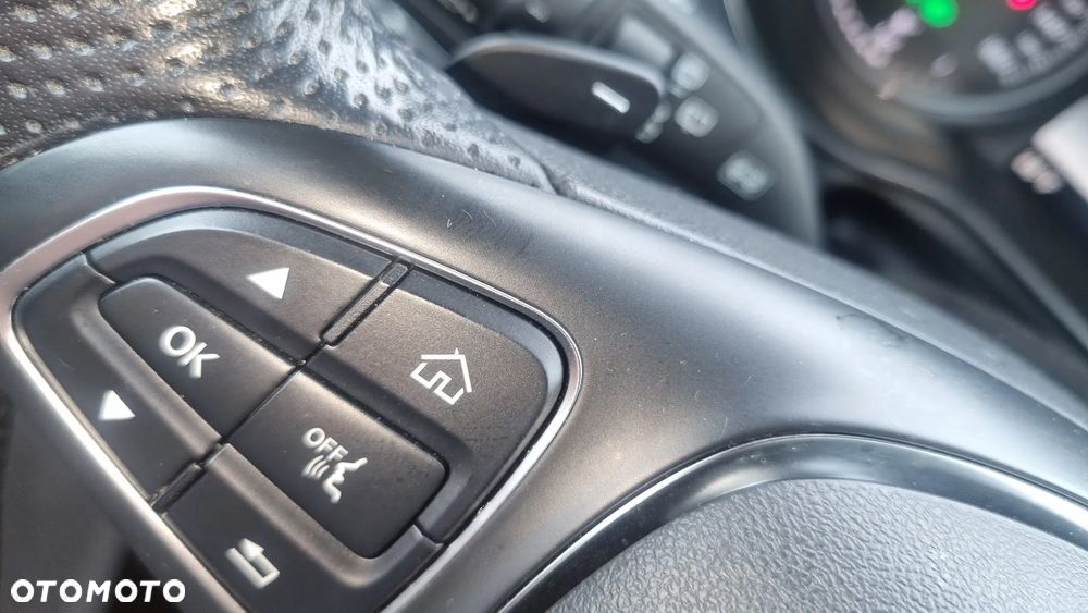 Mercedes-Benz GLC - 12