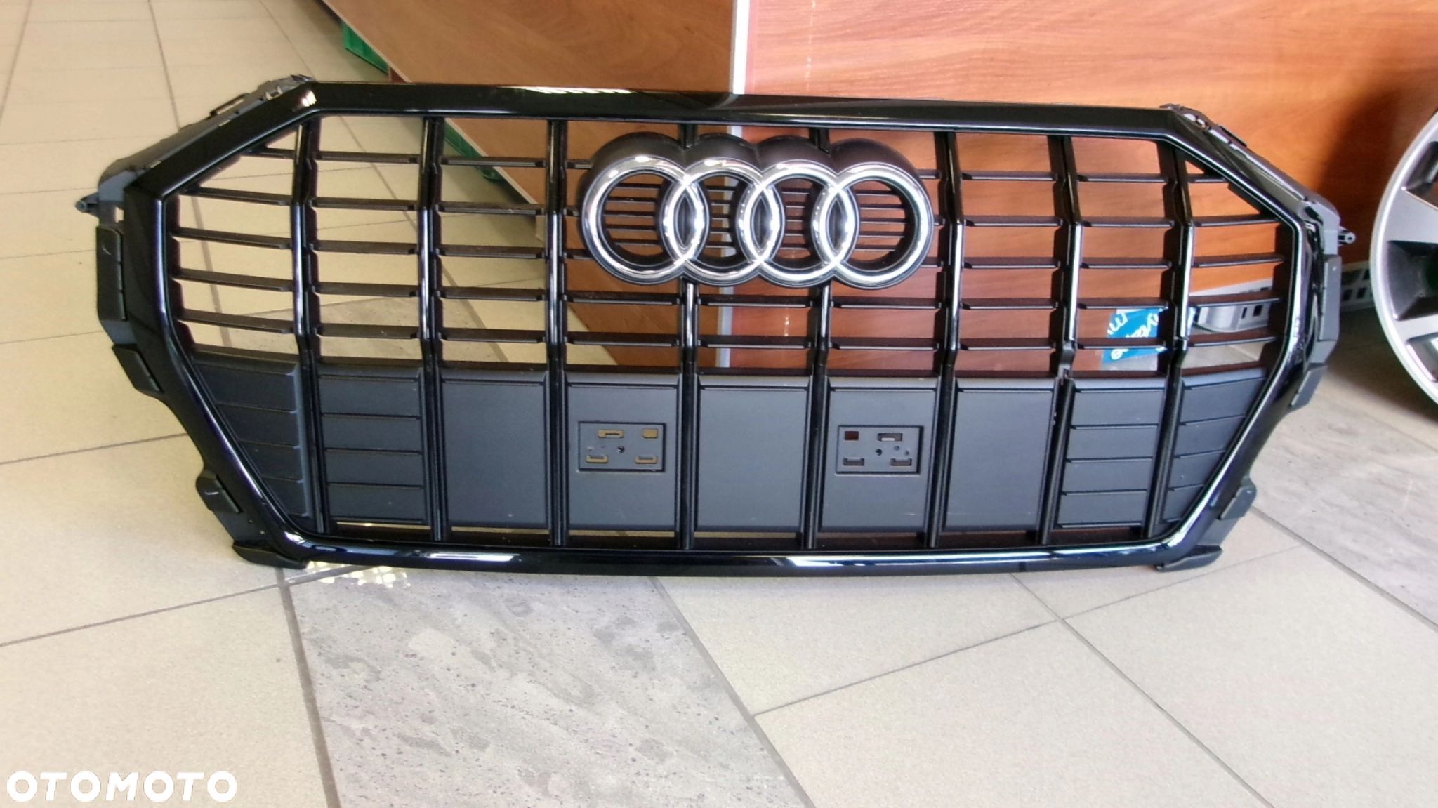ATRAPA GRILL AUDI Q3 83A CZARNA BLACK S LINE - 1