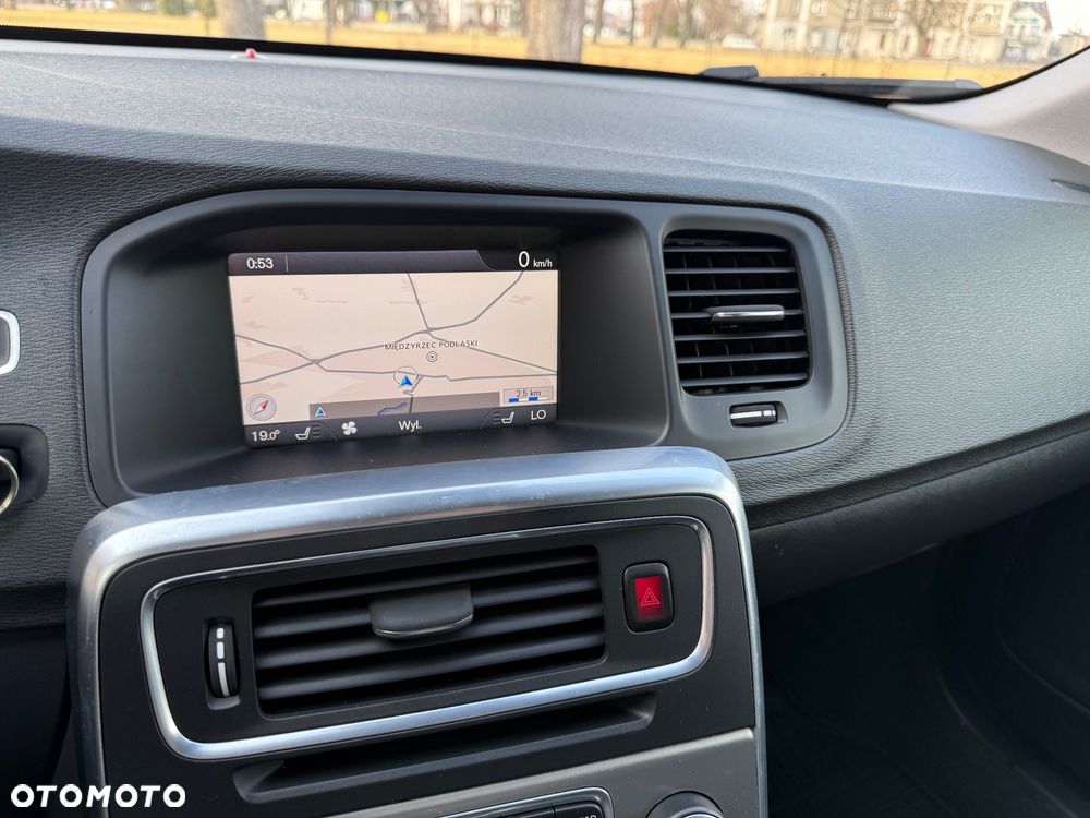 Volvo V60 D6 AWD Plug-in Hybrid Momentum - 21