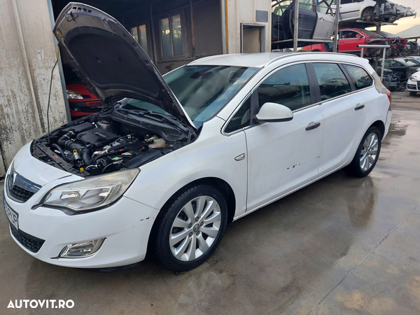 Dezmembram Opel Astra J, an 2012, motor 1.7 CDTI, euro 5