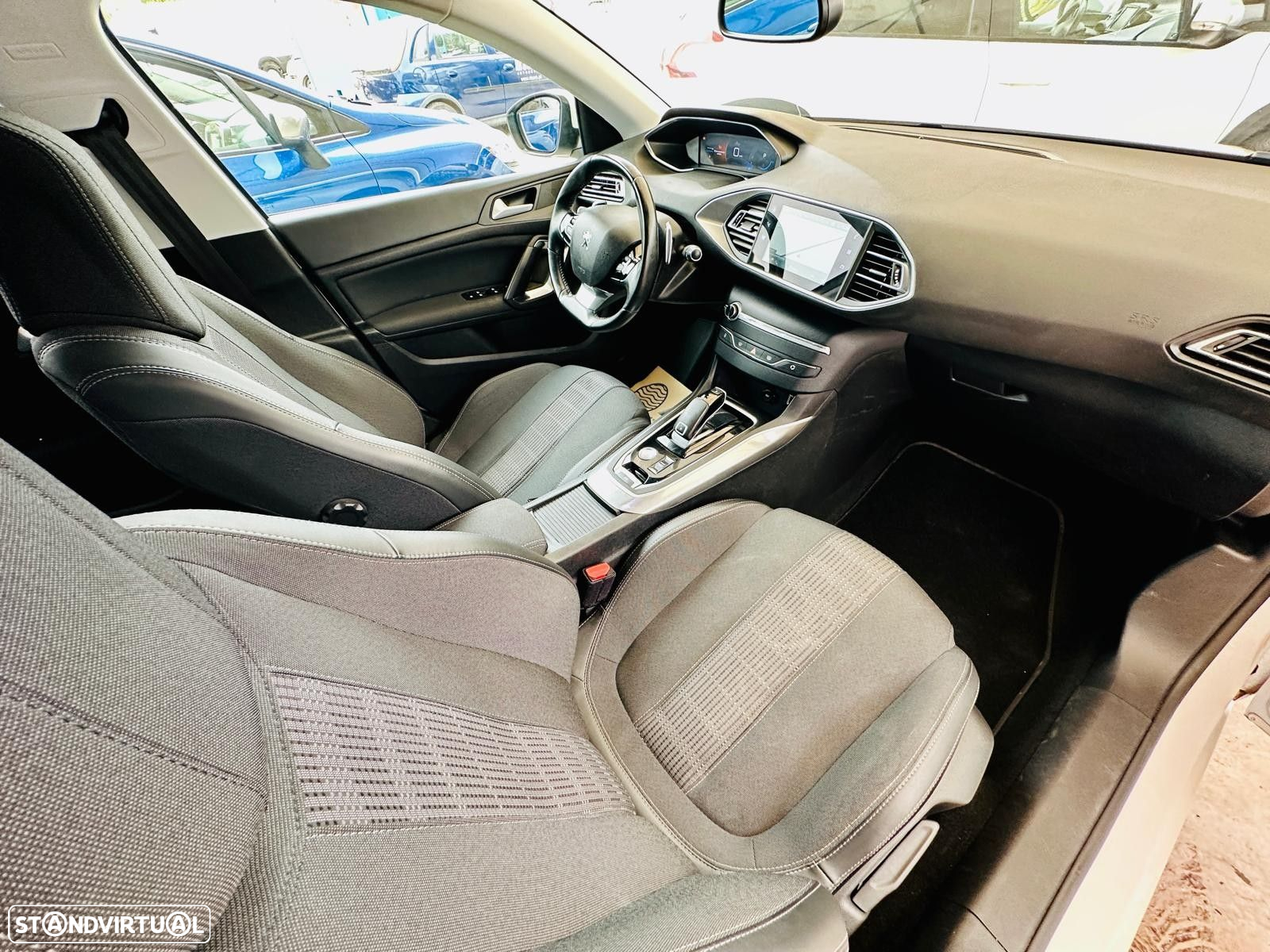 Peugeot 308 SW 1.2 PureTech Allure EAT8 - 27