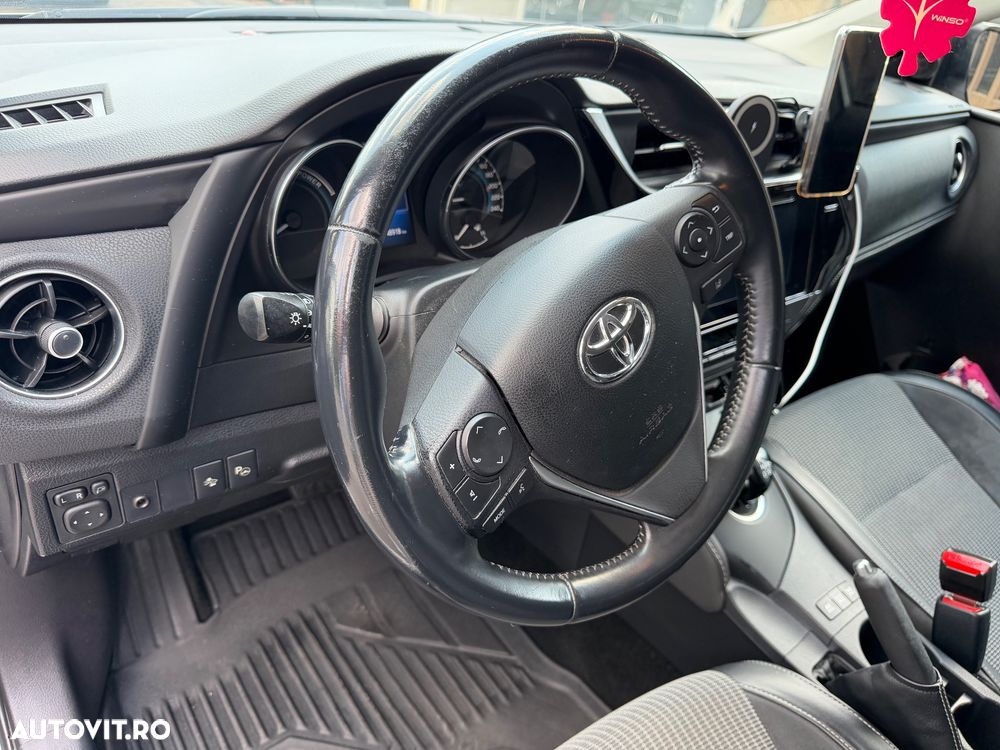 Toyota Auris 1.8 L VVT-i Sol + - 1