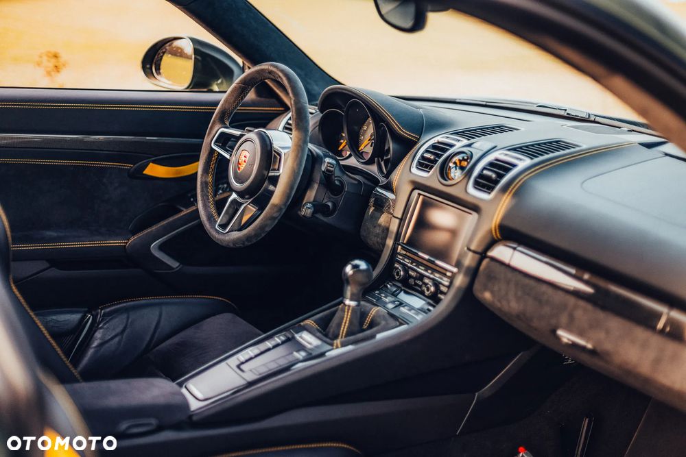 Porsche Cayman GT4 - 11