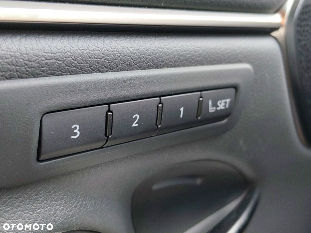 Lexus ES 300h Omotenashi - 33