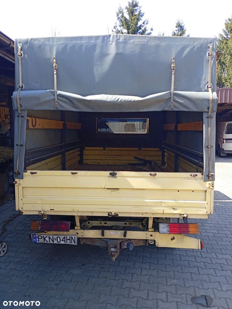 Mercedes-Benz 208D - 2