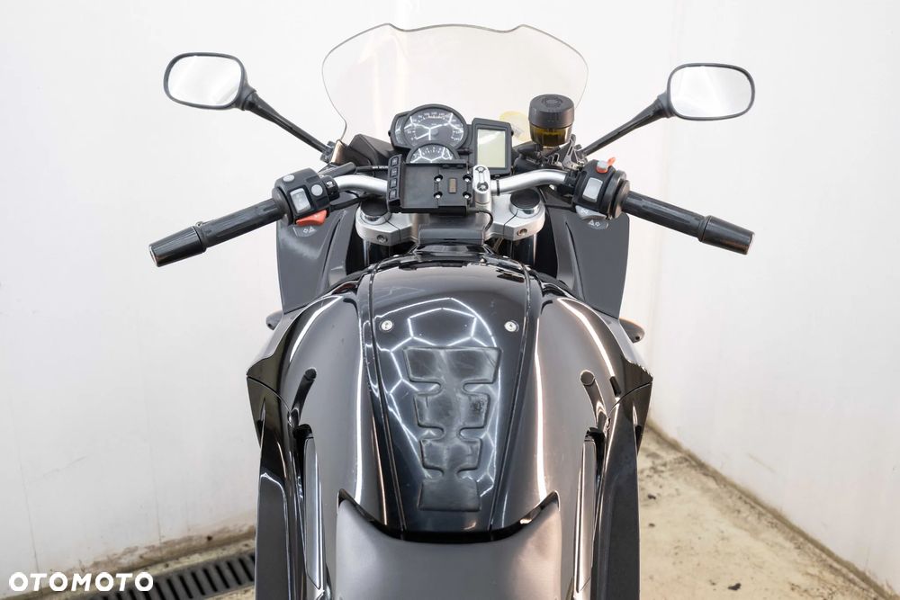 BMW F - 26