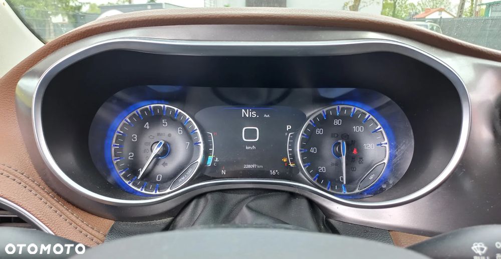 Chrysler Pacifica - 9