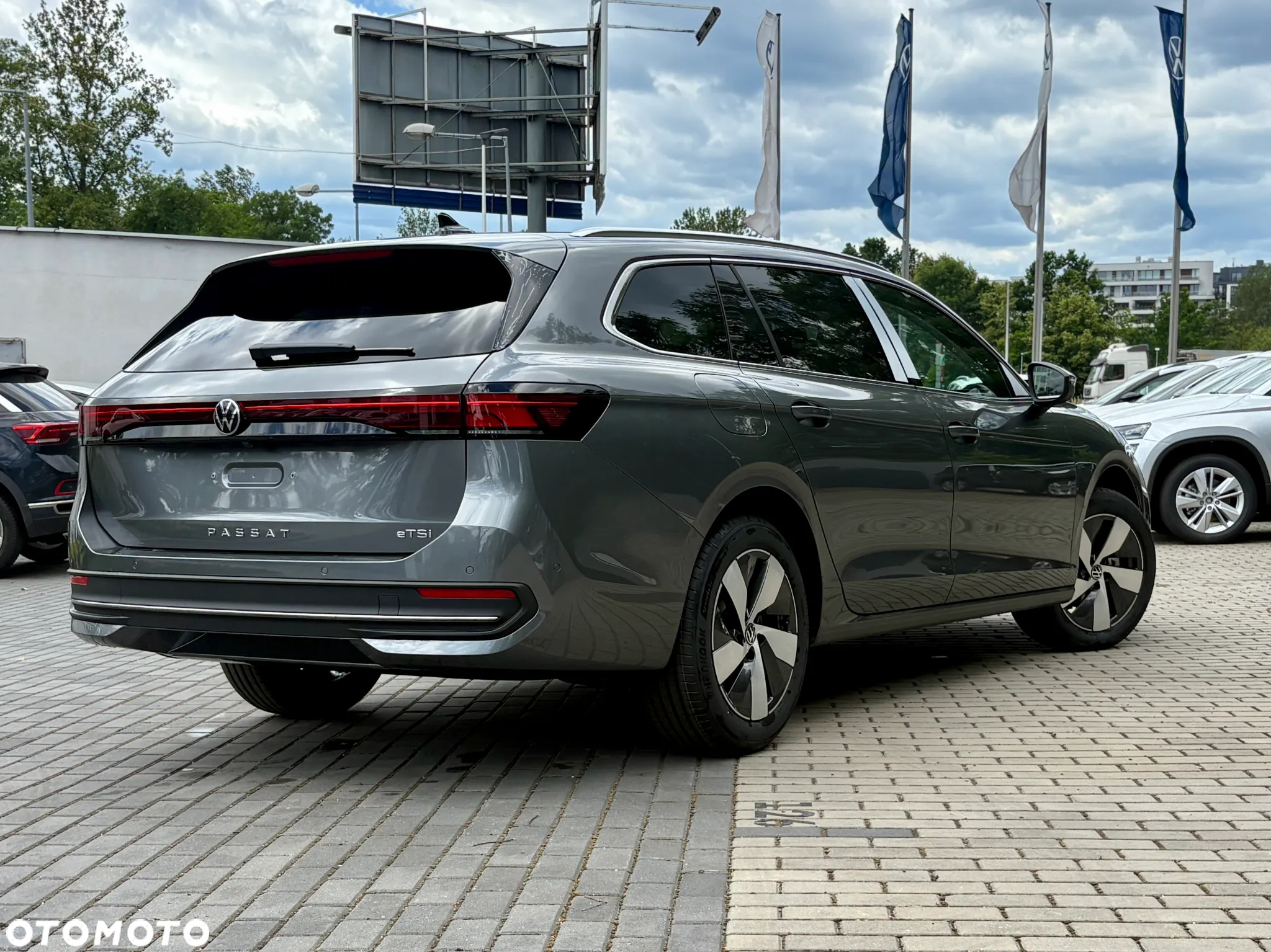 Volkswagen Passat 1.5 TSI ACT mHEV Business Plus DSG - 9