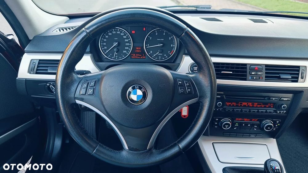 BMW Seria 3 318i - 29